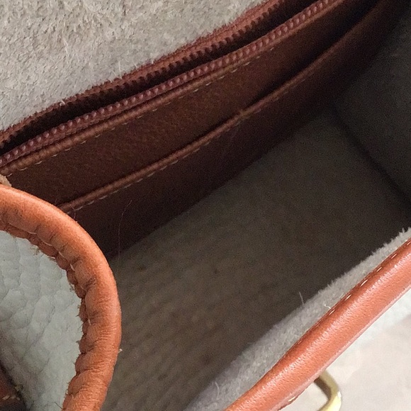 Vintage Dooney & Bourke all weather leather cross body. White leather/ tan trim - Picture 7 of 14